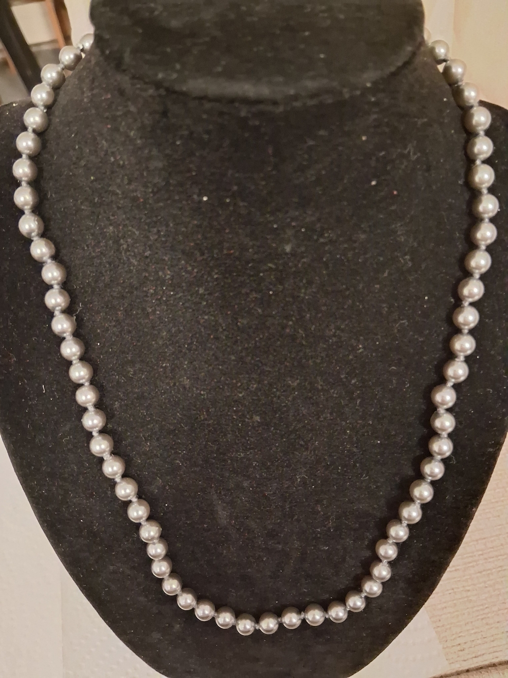 Elegant Silver Pearl Bead Necklace for Women I Think The Lock Need Be Fix